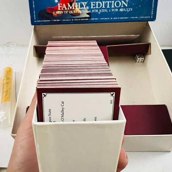 Vintage Trivial Pursuit Magic of Disney Family Edition 1986 Board Game - Picture 5 of 11